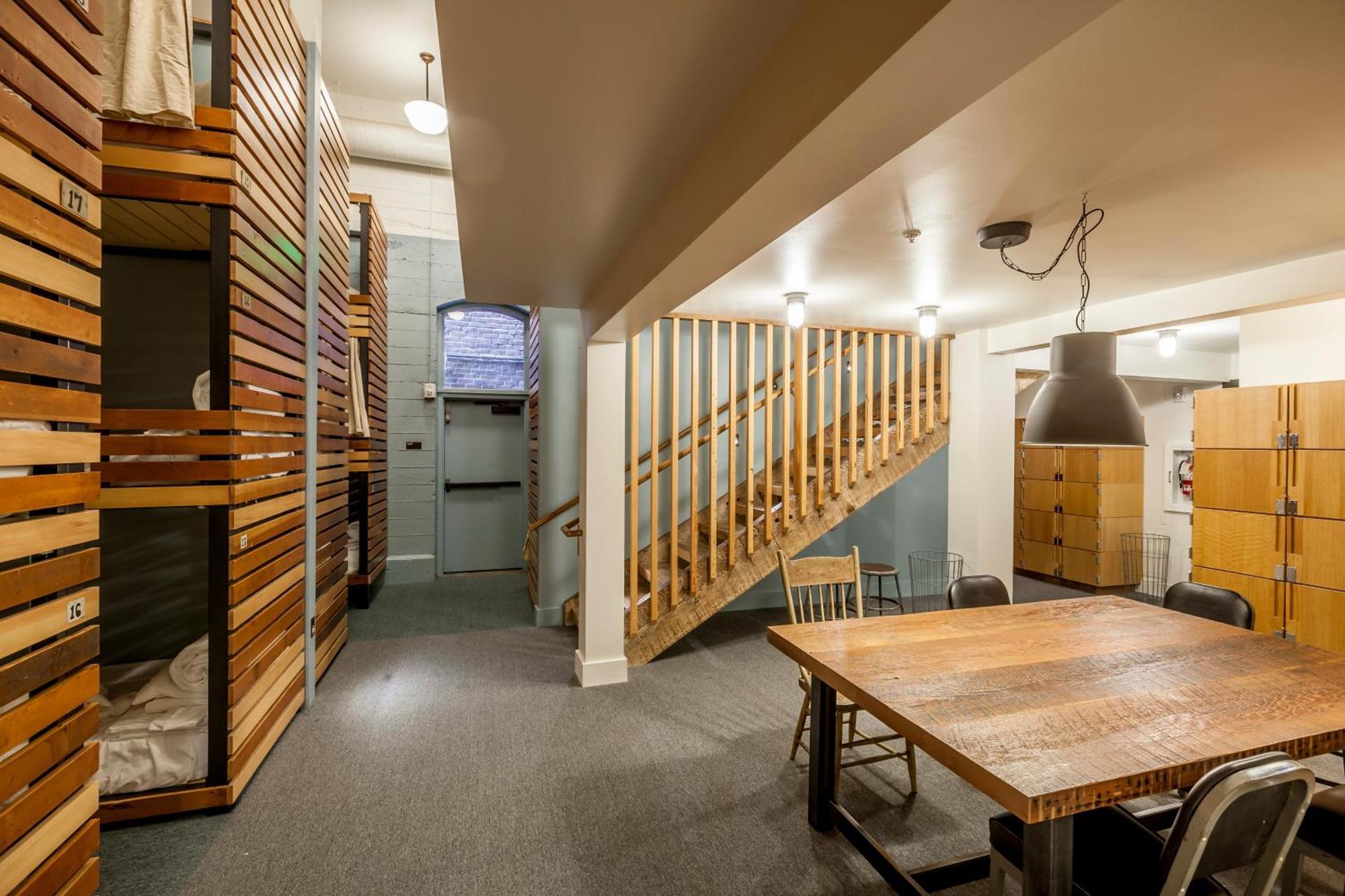 Single Bed Mixed Dormitory Room